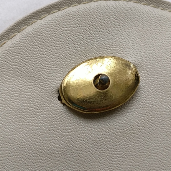 Vintage shoulder purse scallop detail - Picture 6 of 12